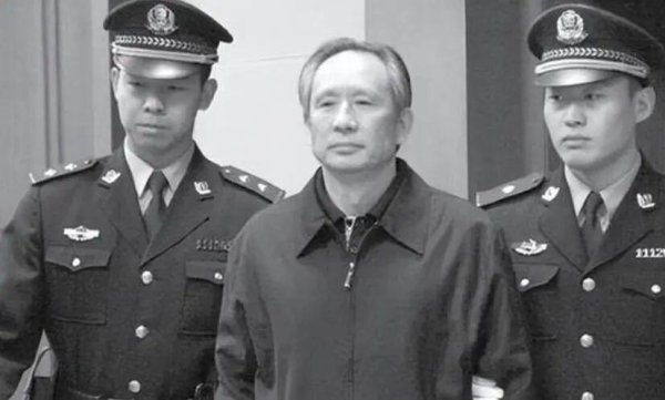 线上配资门户官网 中国高铁总设计师判处死刑
